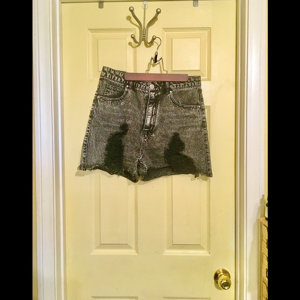 EUC Cute Refuge (MOM) Distressed Shorts
